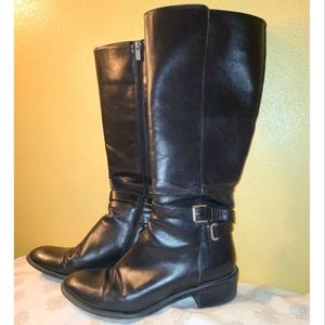 Black knee-high leather boots w/ short 1.5in heel and in great condition.